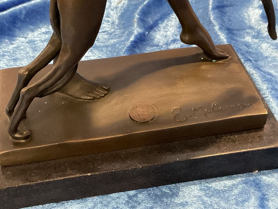 Escultura bronze lady com cão alt.32 cm anúncios abaixo