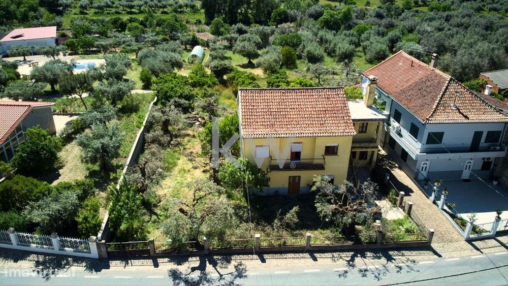 Oportunidade Única: Moradia de 2 Pisos em S. Miguel de Acha, Potencial