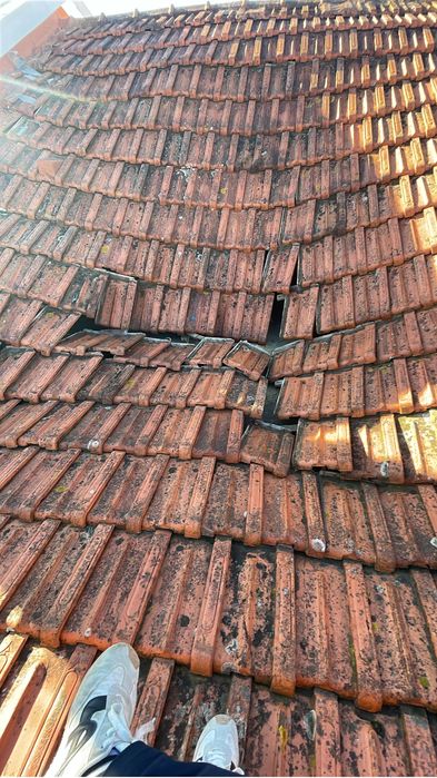 Roni santios  Cores  Concreta  Pinturas em Rapel e Andaimes telhados   Canaliização  Eletricidade
