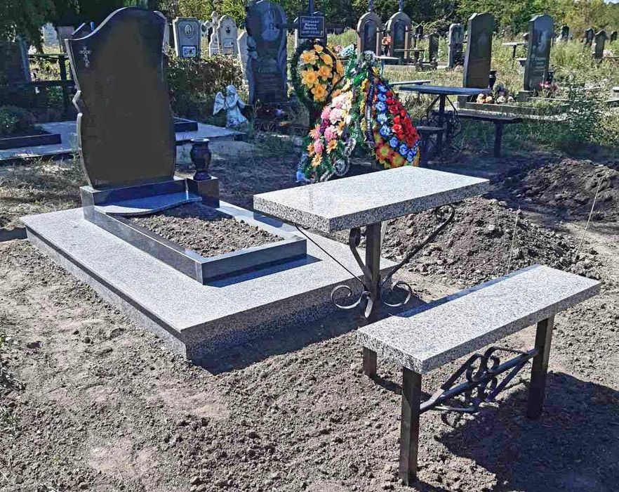 Столики та лавочки