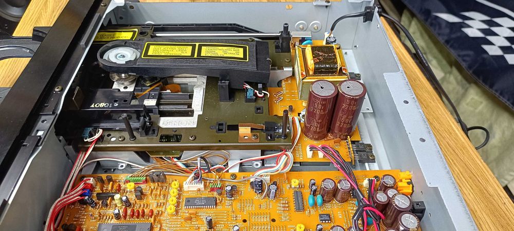 CD програвач  Denon DCD-2560 (дефект! незчітує дискі)