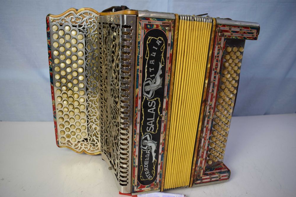 Acordeao Stradella Salas Italia. N 259