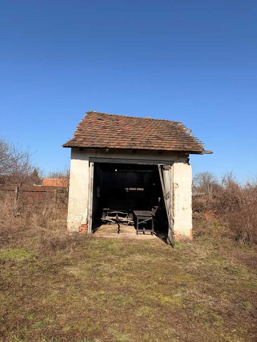 Тракторний гараж + сільськогосподарська ділянка