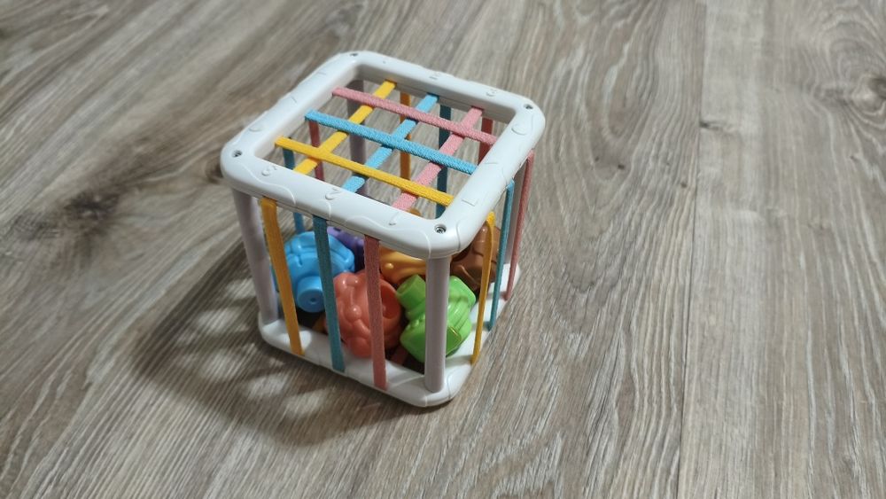 Kostka z grzechotkami