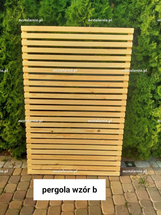 Płot drewniany pergolą płot lamelowy żaluzja drewniana ogrodzenie