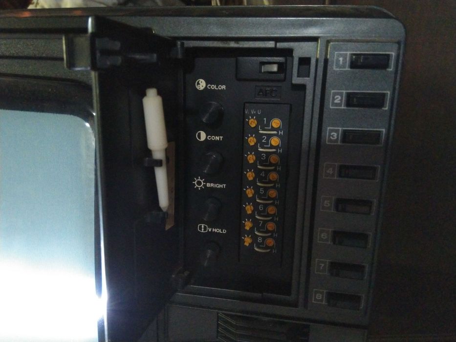 Televisão TEC – com avaria