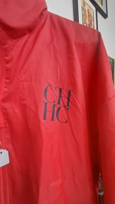 casaco corta-vento vermelho original da CH Carolina Herrera,