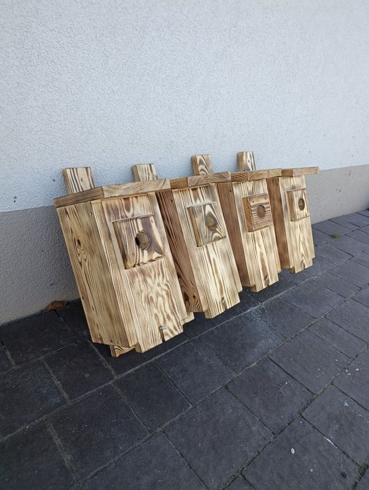 Zestaw 4 budek lęgowych typ A dla ptaków wróbli sikorek