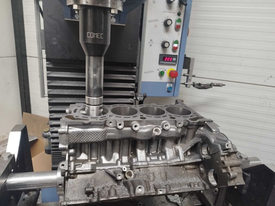 Regeneracja tulejowanie bloku blok Mercedes 6.0 M275 M278 4.7 M276 3.0