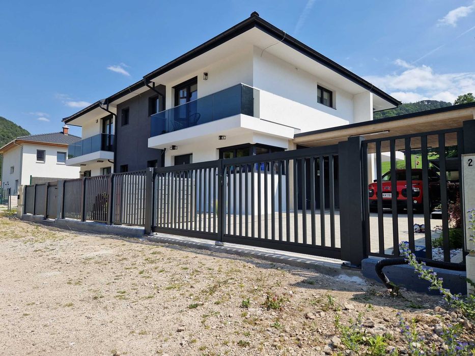 Nowoczesna brama aluminiowa model: Lamello Żaluzja bez prześwitu