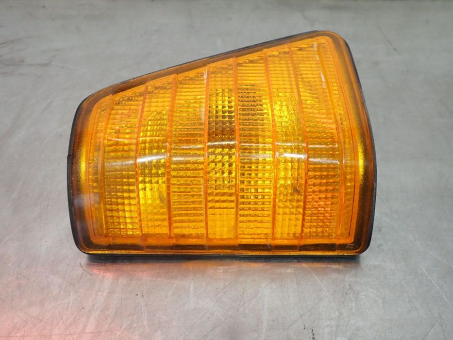 KIERUNKOWSKAZ PRAWY PRZÓD MERCEDES - BENZ T1 308D KACZKA