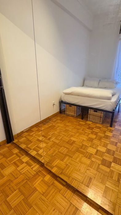 Quarto disponível na Moita.