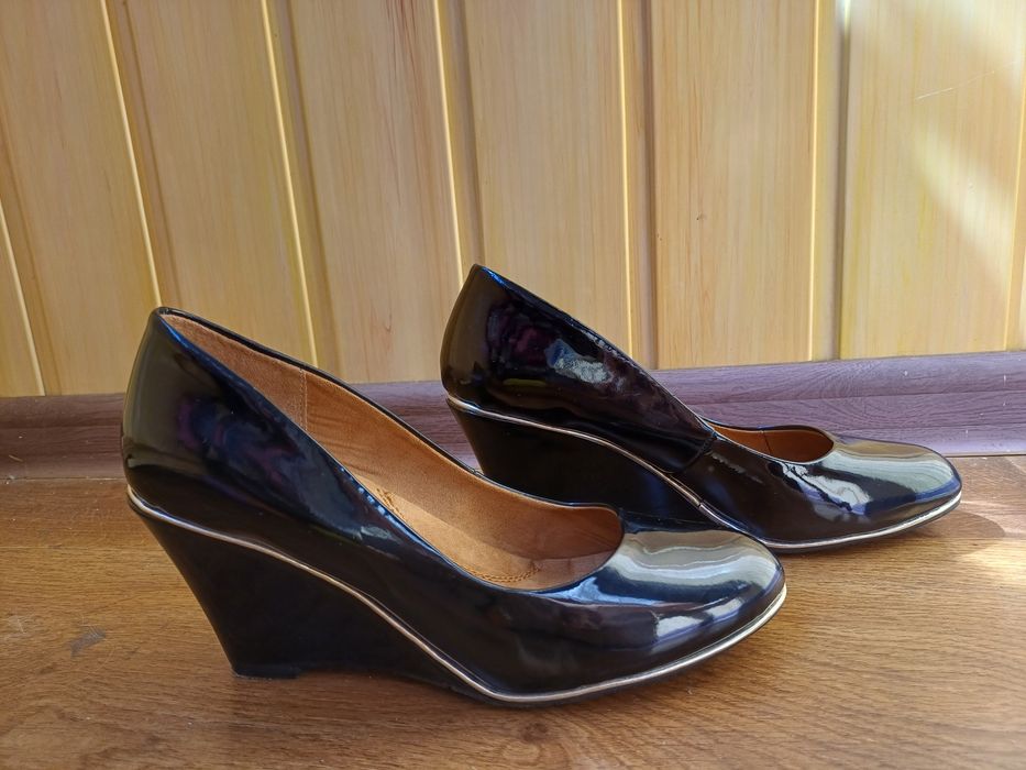 Жіночі туфлі дуже в гарному стані