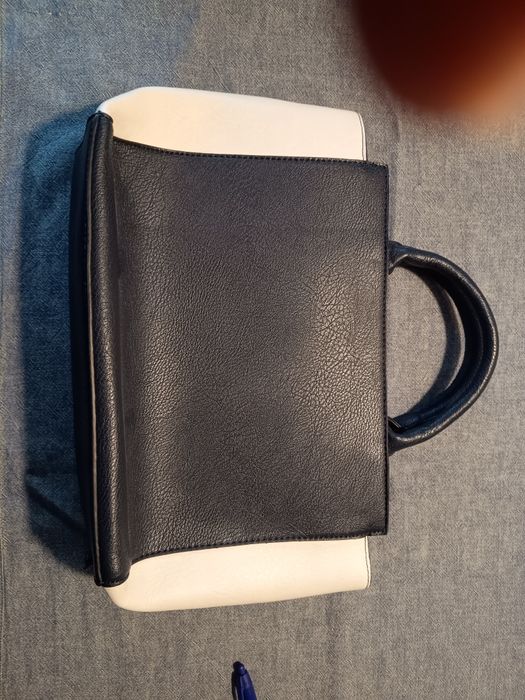 Carteira Azul Marinho e Branca Stradivarius - Nova