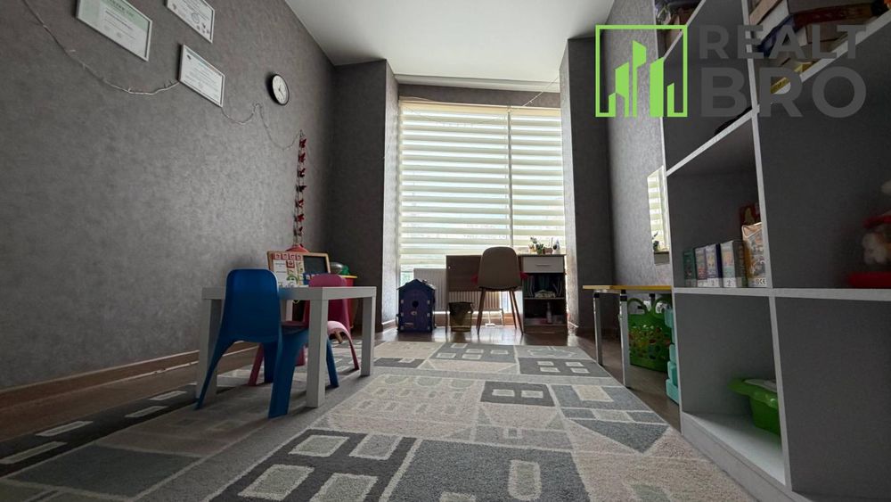 Виставка, 100м, кабінетна система + рецепція