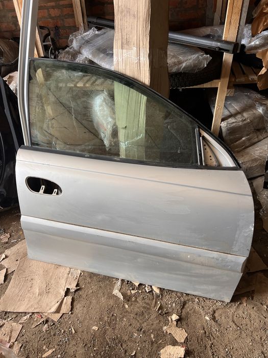 Передняя правая дверь Opel omega B опель омега б