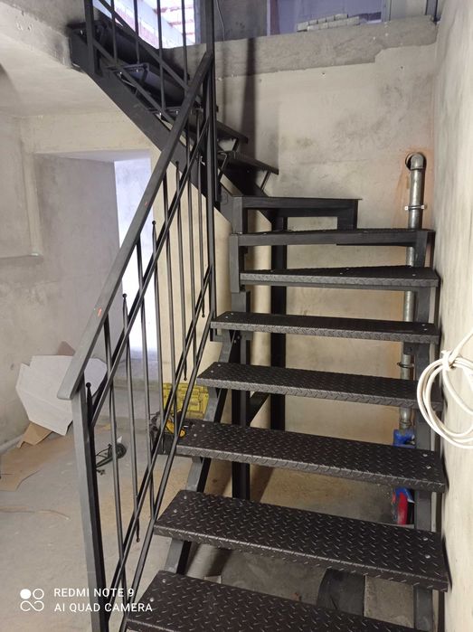 Schody metalowe konstrukcje stalowe zadaszenia wiaty balustrady bramy
