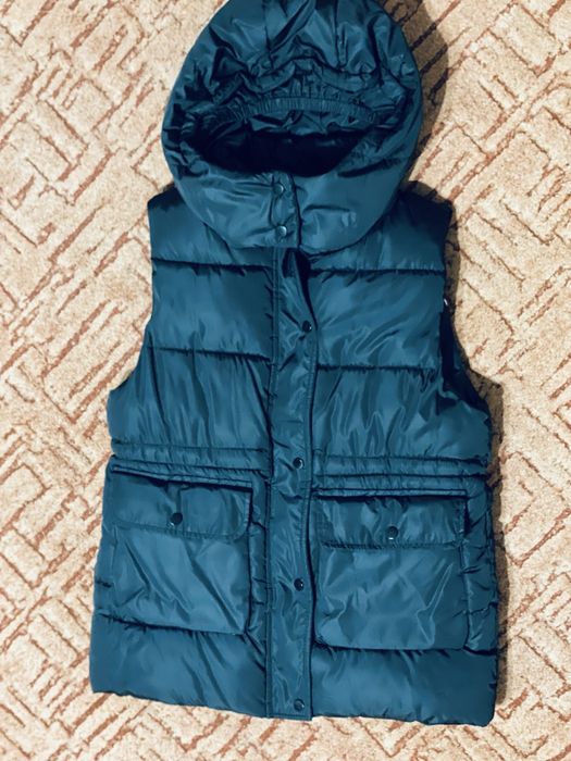 Жилетка, безрукавка чорна