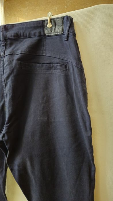 Jeans piękne jeansy spodnie granatowe czarne M 38 Italia Rome włoskie