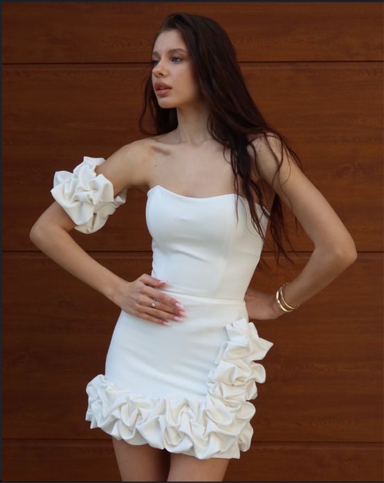 Коктейльна сукня молочного кольору