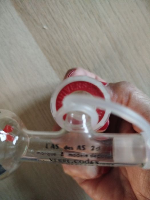 Objeto medidor de quantidade de álcool  .