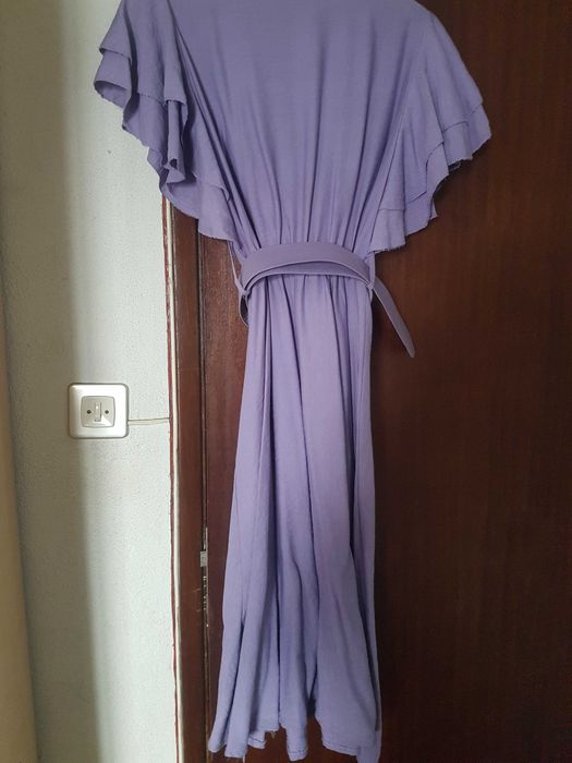 Vendo lindo vestido lilás para todas as ocasiões.