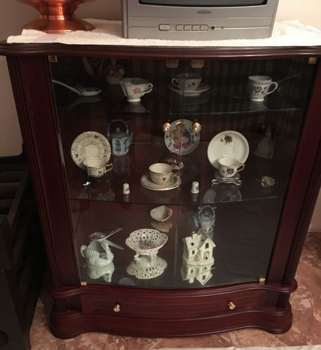 Cristaleira de Mogno