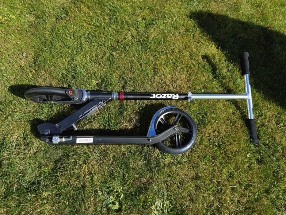 Hulajnoga Razor Black Label A5 Lux