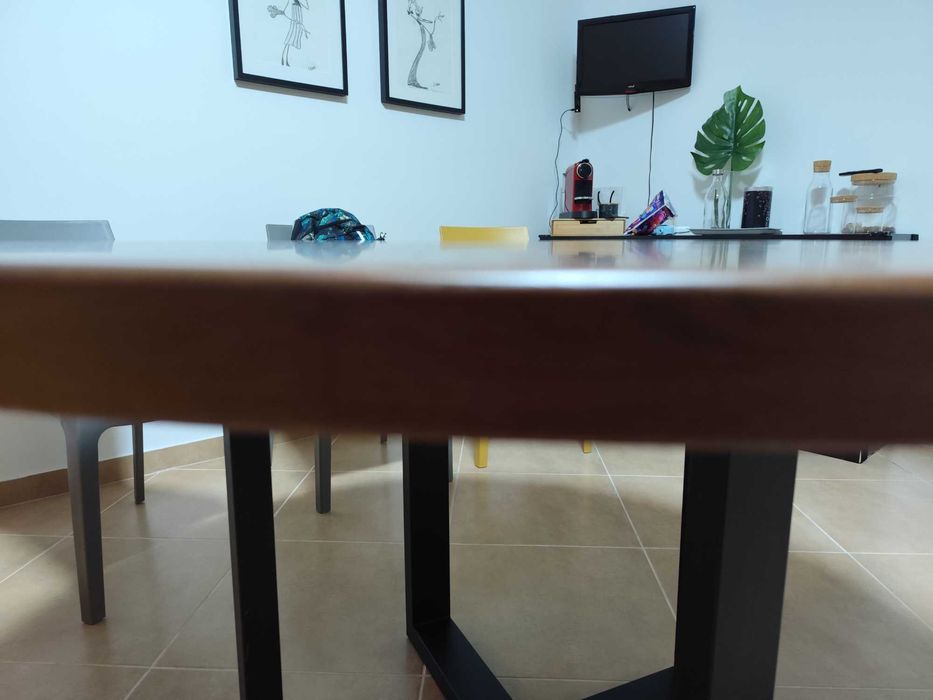 Mesa redonda Madeira, pés metal