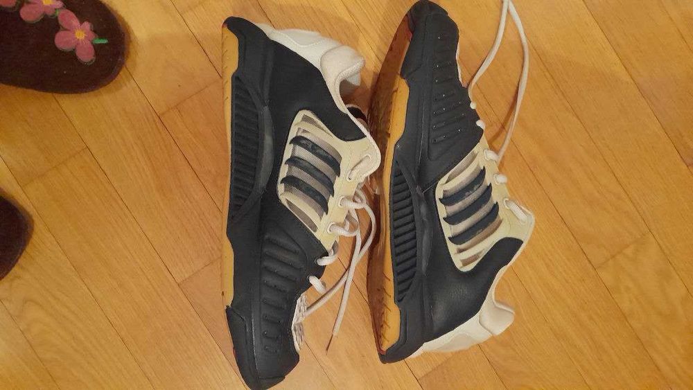 Продам кроссовки Adidas