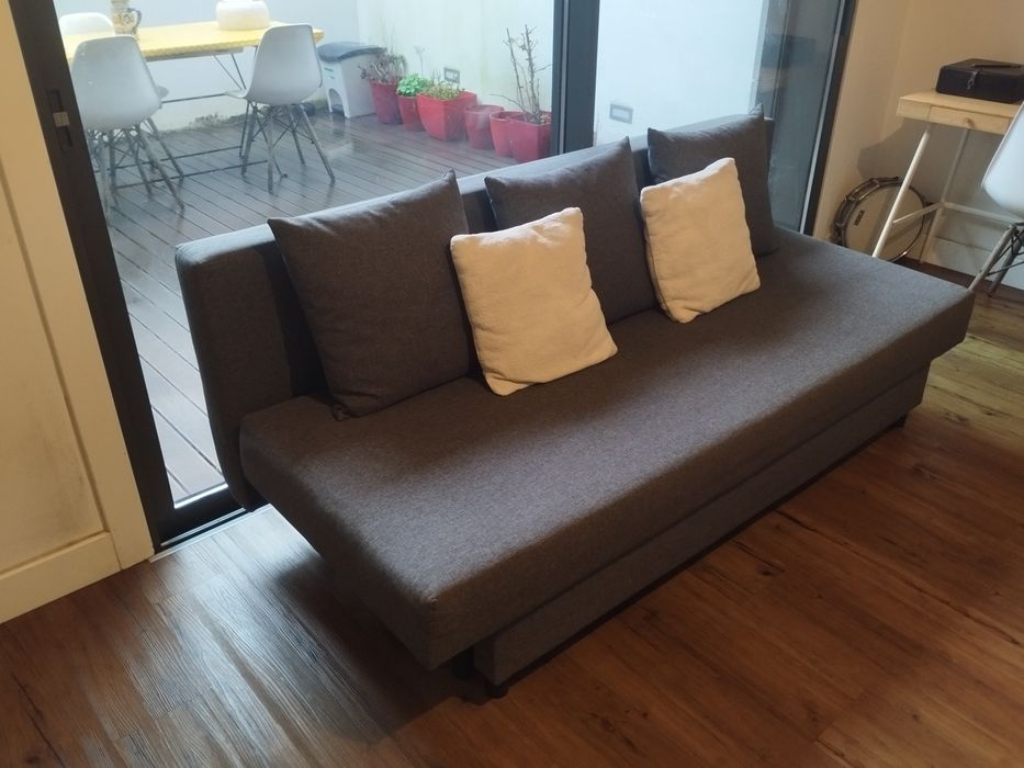Sofá-cama cinzento