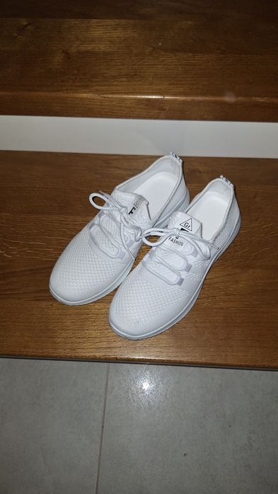 Letnie buty sneakersy r38