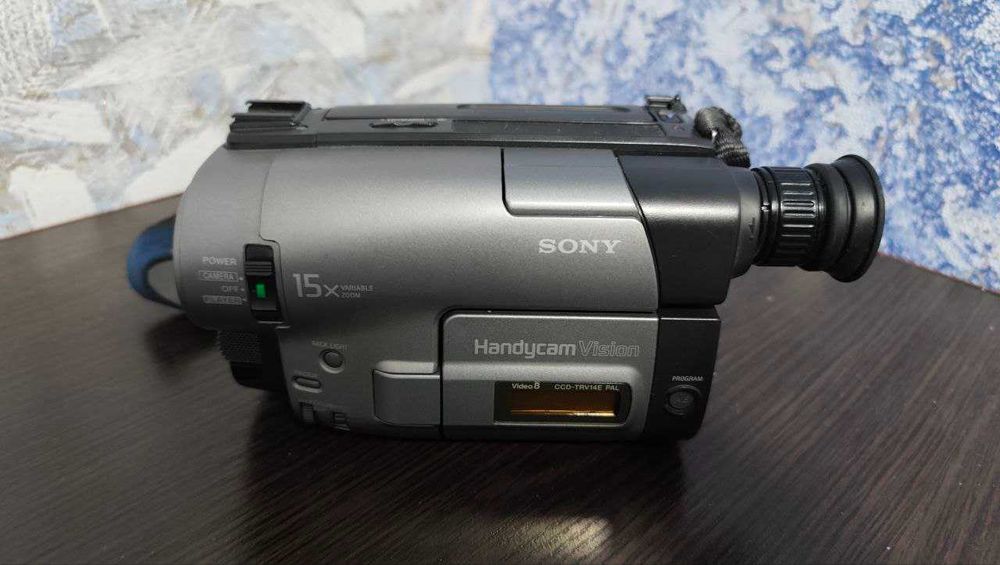 Sony Handycam Vision - портативна відеокамера