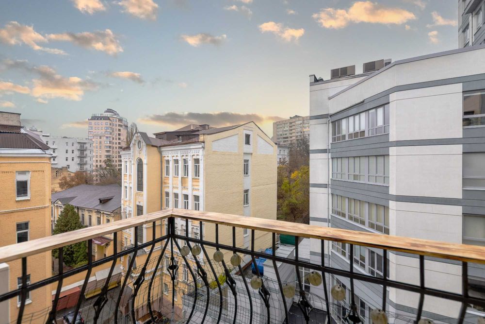 ЦЕНТР! Є ЛІФТ! Продаж Квартири 140 кв.м. Саксаганського 70-Б. без%