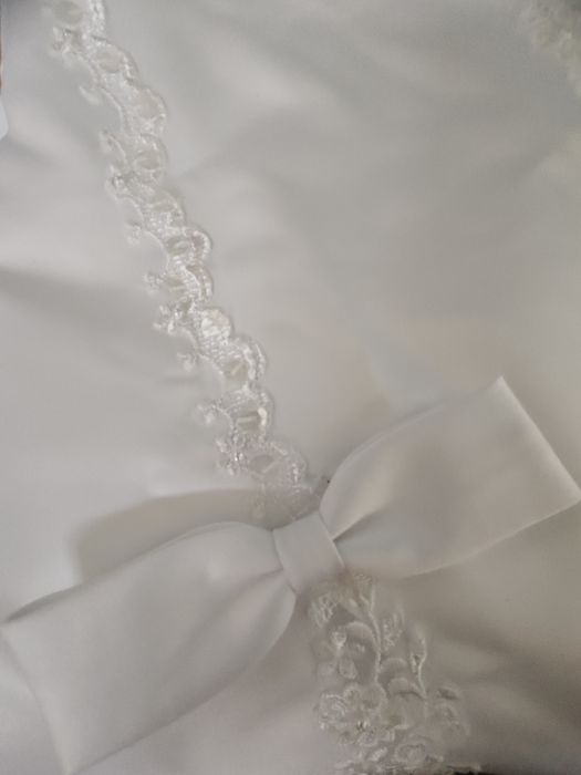 Suknia ślubna z długim trenem