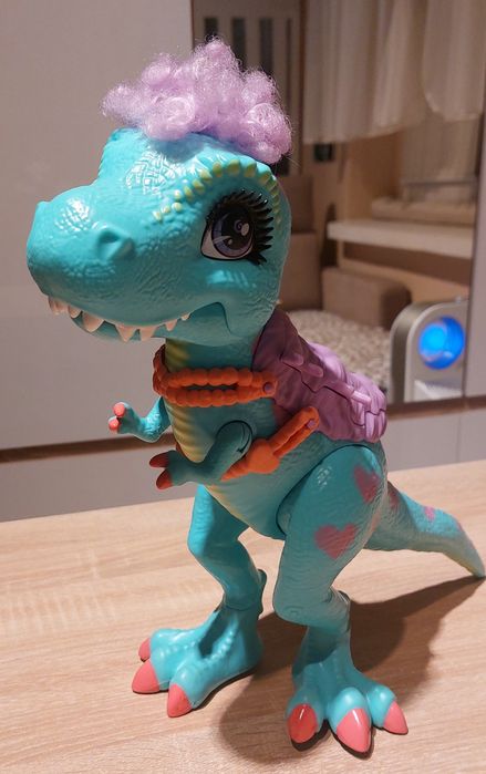 Dinozaur i 2lalki