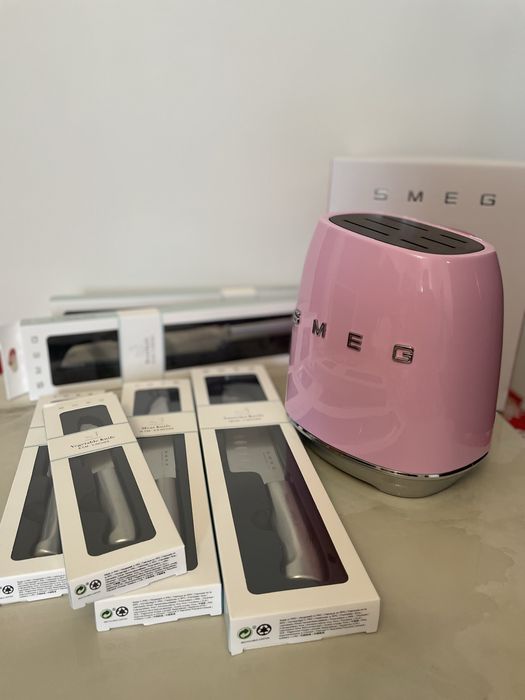 Набір ножів Smeg підставка та 6 ножів