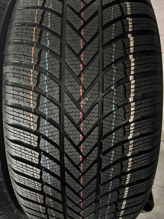 255/45/20+235/50/20 R20 Bridgestone Blizzak LM005 4шт нові зима