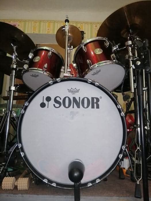 Барабанщик з музичною освітою