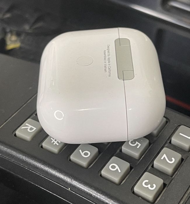 AirPods 3 оригінал кейс без навушників стан гарний ціна договірна