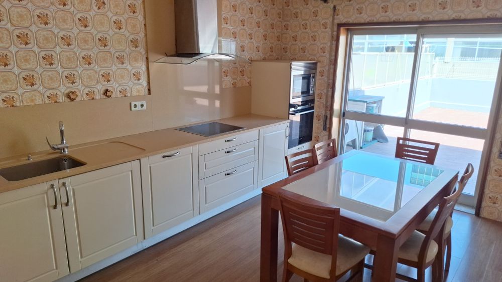 Apartamento T4 - Centro de Gaia 
- 4 Quartos - 1 Suite -