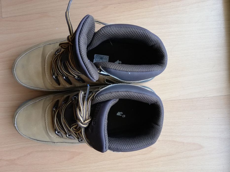Botas em pele