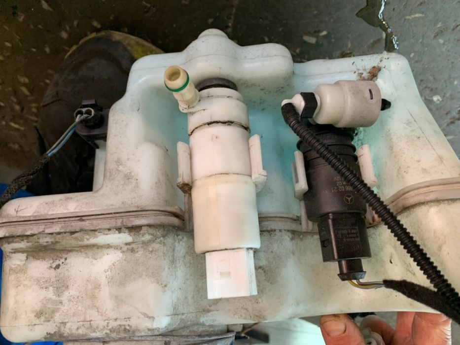 mercedes b klasa w245 Silniczek pompka spryskiwaczy xenonów spryskiwac