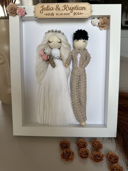 Para młoda w ramce , pamiątka ślubu , makrama