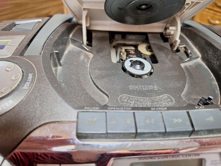 Radiomagnetofon na płyty cd radio i kasety