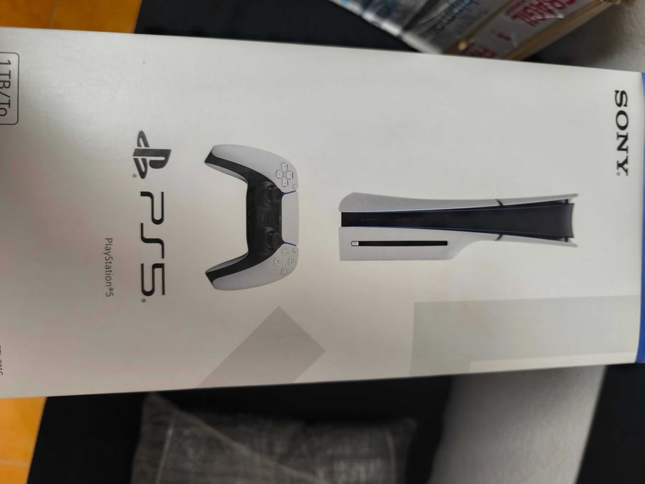 PS5 1Tb com leitor de CD e 1 comando nova