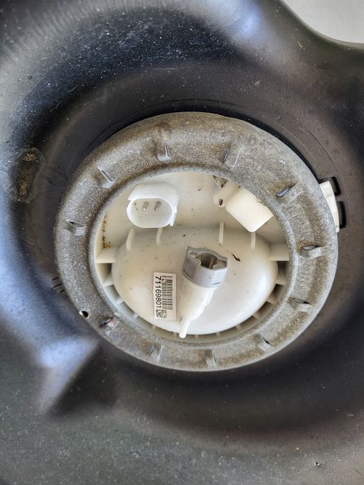 Zbiornik paliwa bmw m3 e92 e93 e90 v8 4.0 420km  Kompletny
