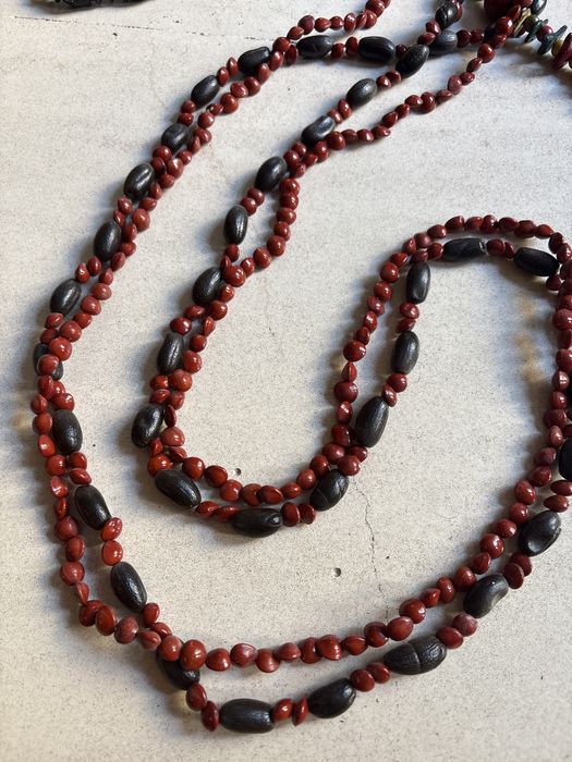 Fios e colares de materis diversos