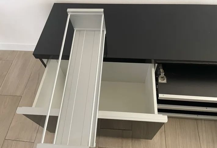 Conjunto Movél de TV Besta em laca preta + movél superior de parede