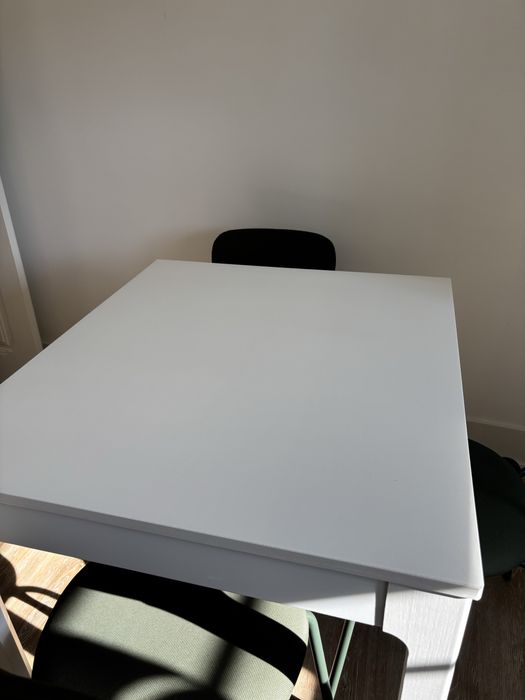 Mesa extensível IKEA VILHAS + 4 cadeiras SANDSBERG (verde escuro)